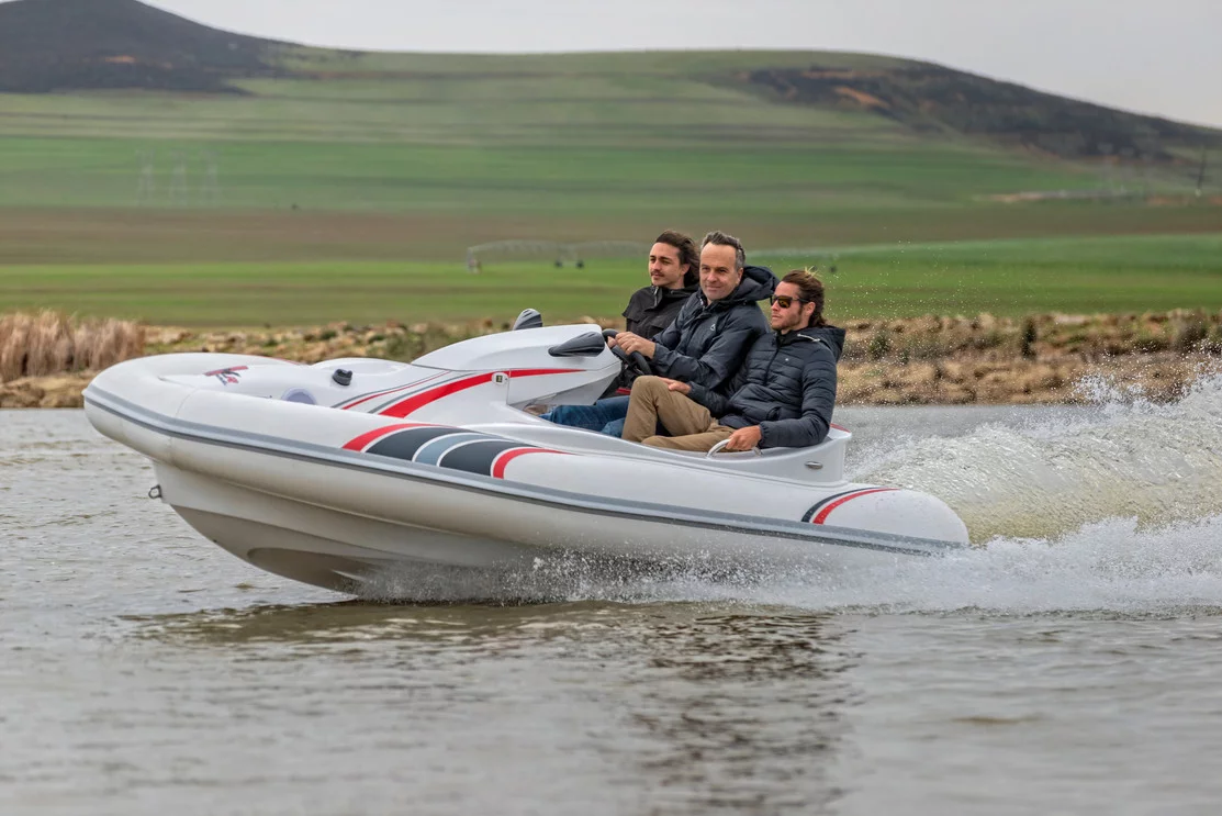 The Seakart 335 is capable of towing a wakeboard or water ski