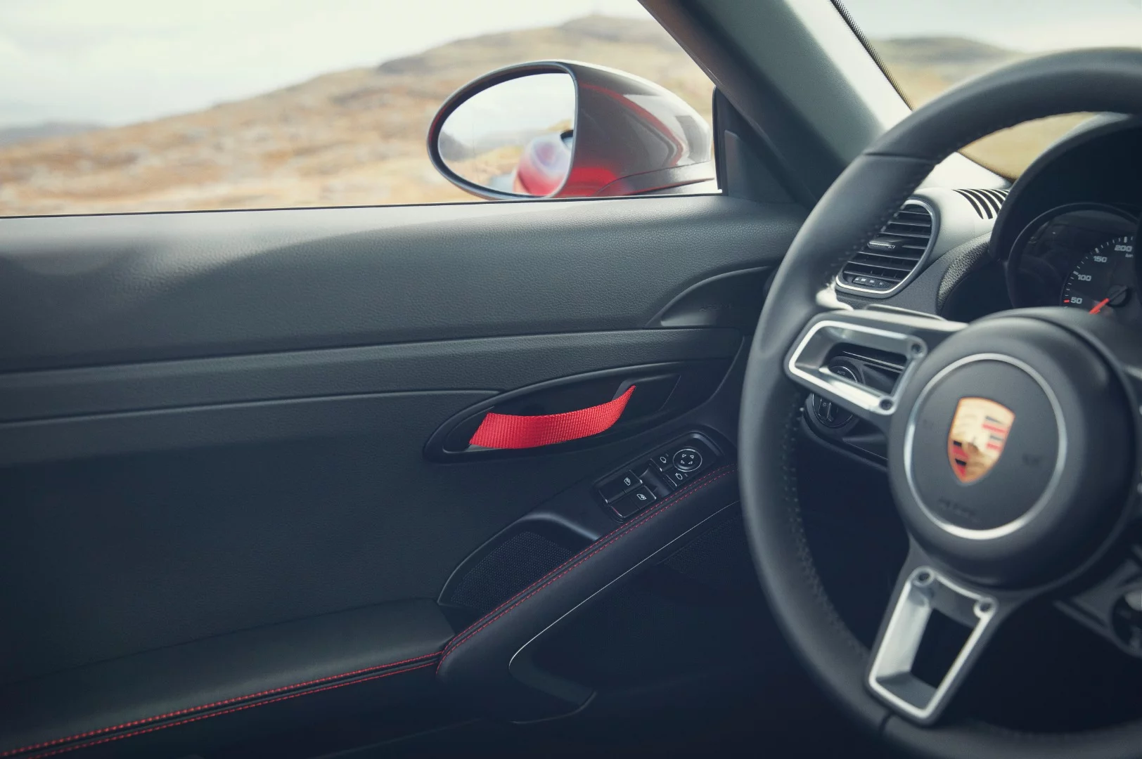 Porsche 718 T interior: starps, because handles are heavier, or something
