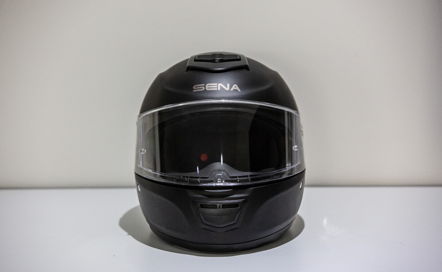 Sena Momentum: basic full-face helmet built around an industry-leading Bluetooth system