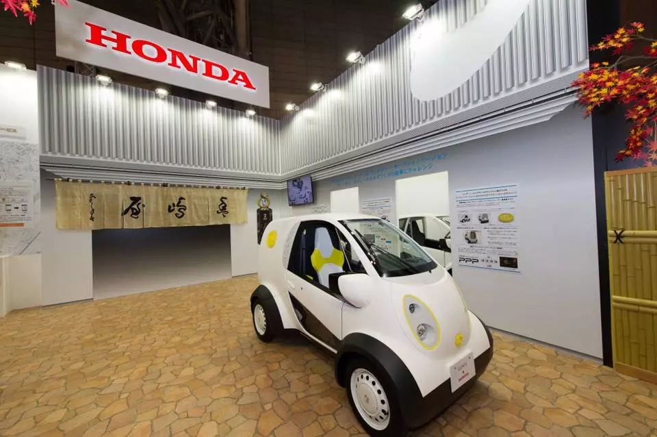 The Honda/Kabuku 3D-printed electric delivery van was on display at CEATEC 2016