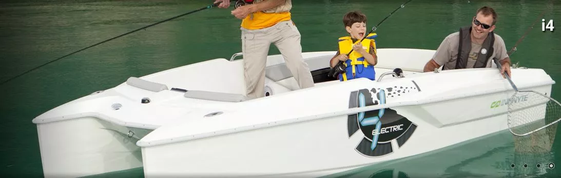 The Infinyte i4 is a pure electric 5-passenger catamaran cruiser (Photo: Infinyte Marine)