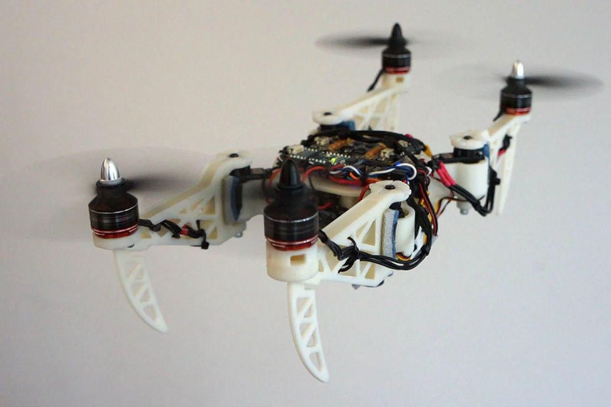 The foldable drone takes on an H-shaped propeller arm configuration, allowing it to fit through narrow openings