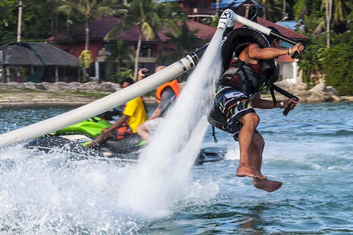 The X-Jetpacks H3X Hydro hits the water