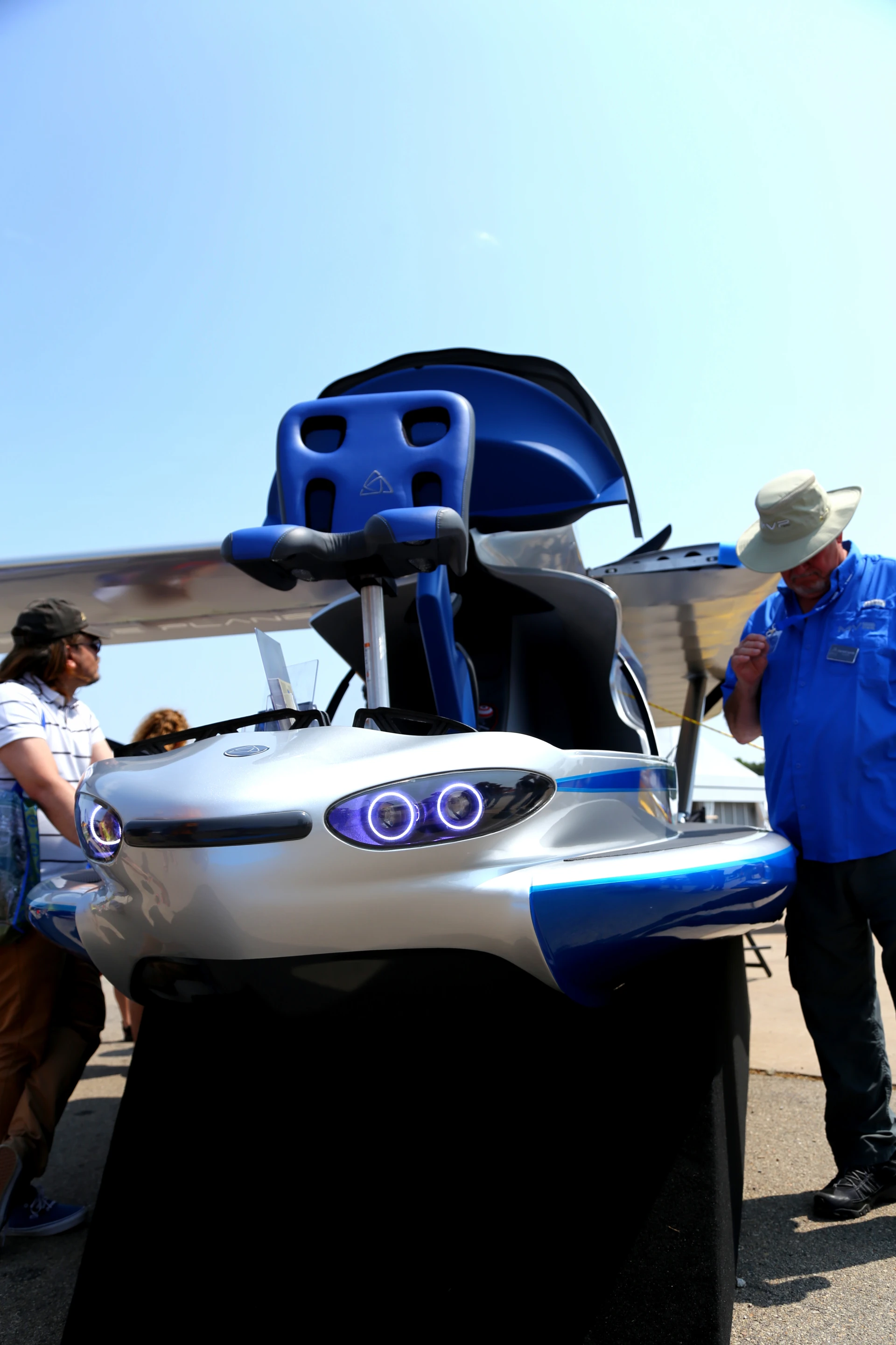 The foldable deck stretches from the bow to the baggage compartment giving occupants an area supposedly large enough to sleep on (Photo: Angus MacKenzie/Gizmag.com)