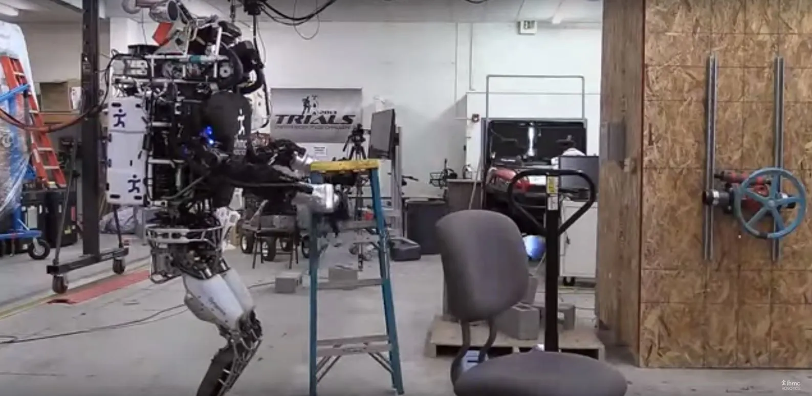 The IHMC Atlas shifting furniture