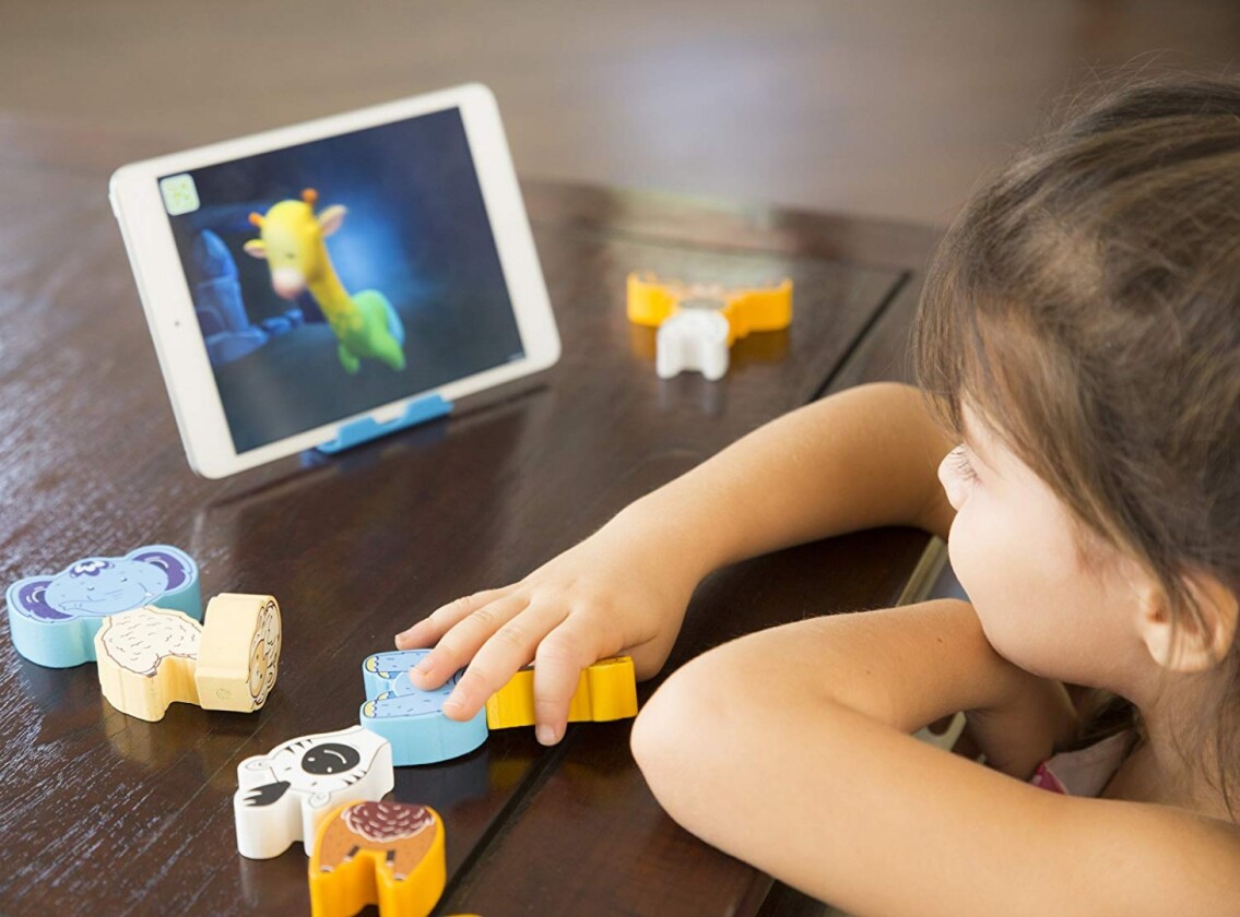 Minglings are wooden blocks with interchangeable heads, that can be scanned and brought to life in an app