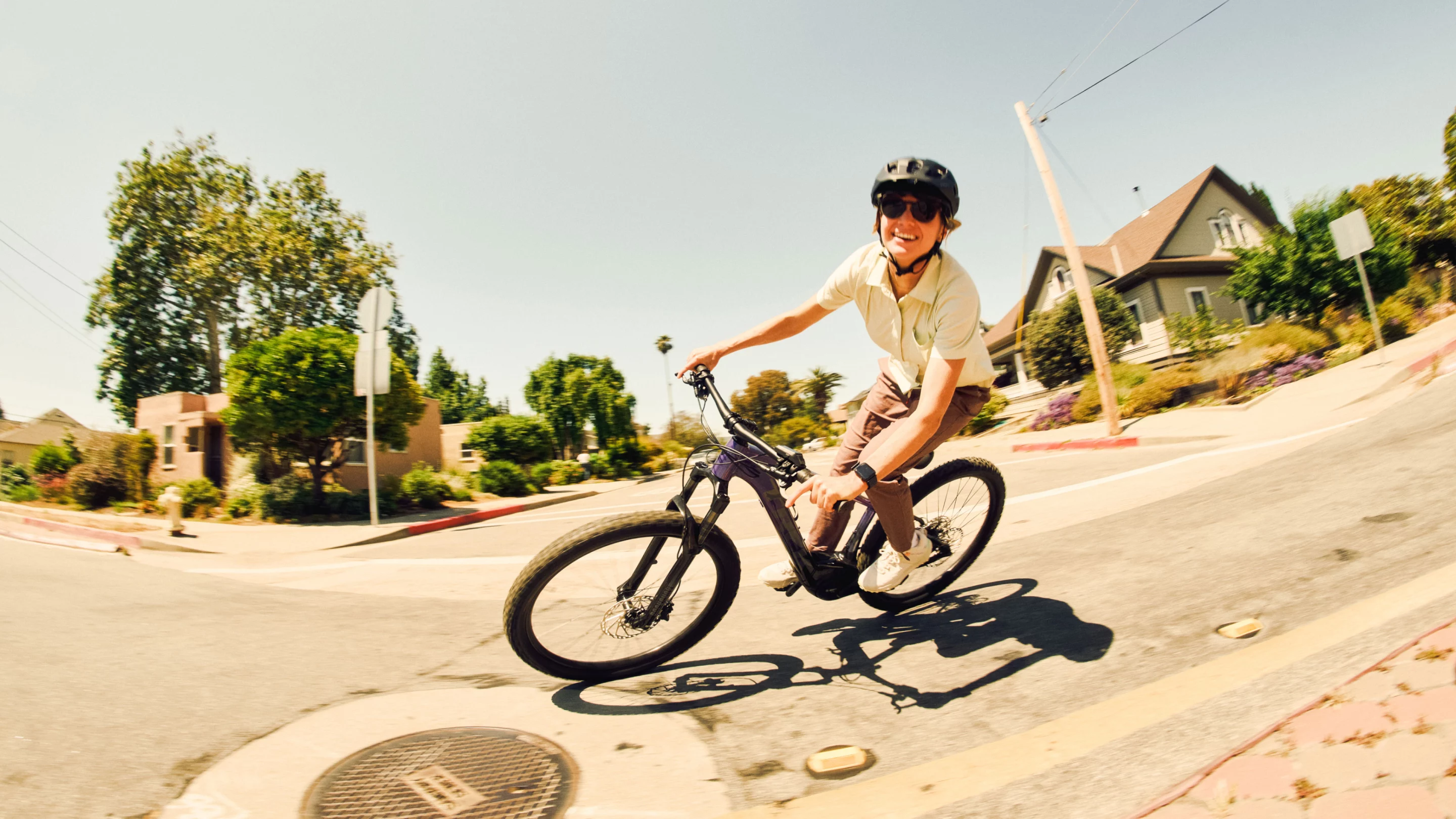 The Marlin+ sports a suspension fork for smoothing out uneven terrain in the city or on the trail