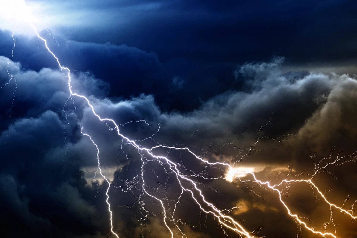 This epic lightning strike traveled around the same distance as Chicago to Nashville