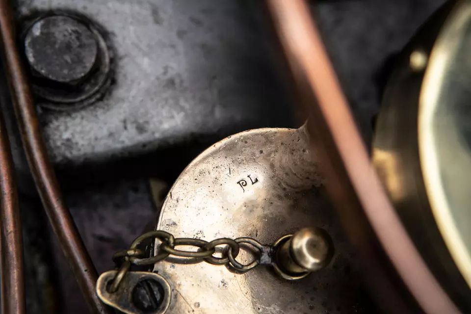 The Panhard 1901 7hp engine cape