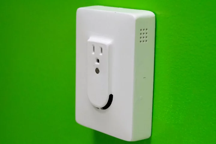 AirGuard is designed to catch tobacco and marijuana smokers in the act, and ratting on them via Wi-Fi