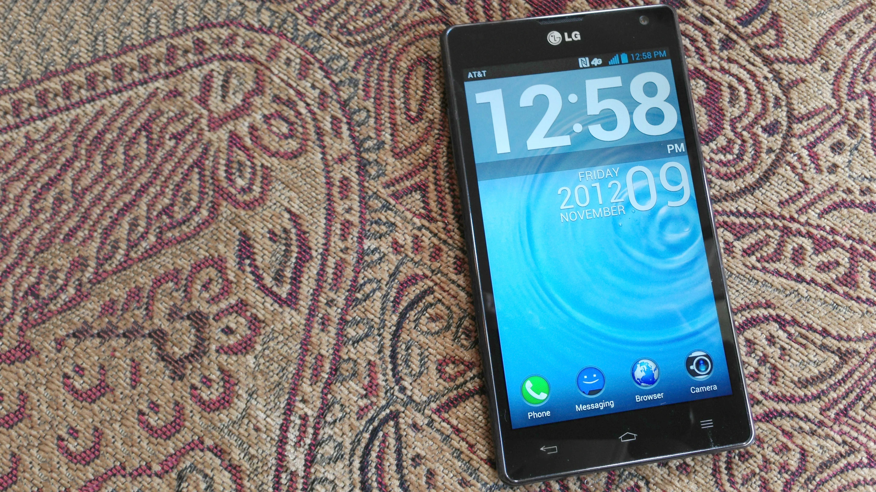 Though it's huge, the Optimus G's display is gorgeous