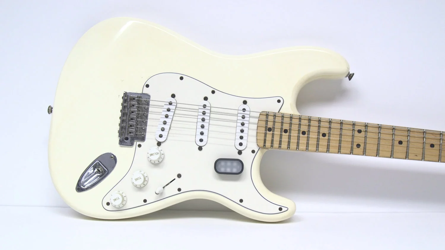 The Airpatch controller can be attached to any flat surface on an instrument