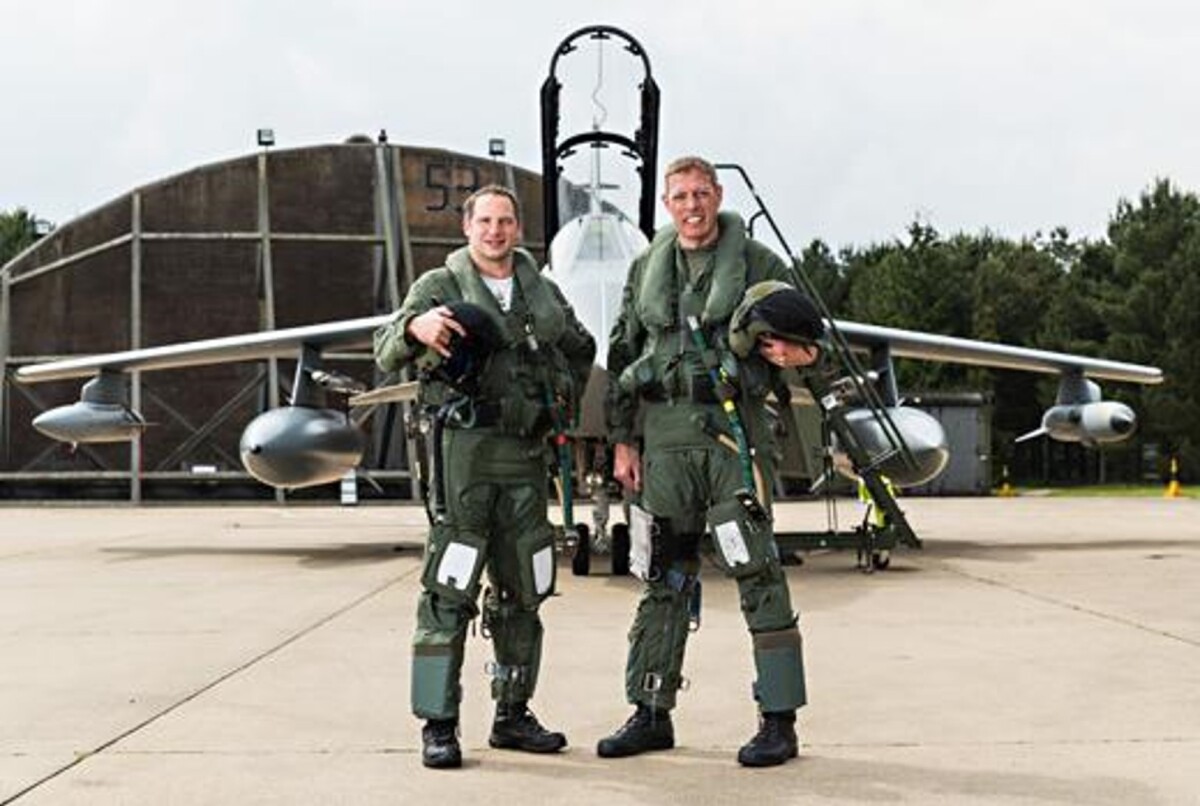 The pilots of the 2014 Normandy Beach recce (Photo: Ministry of Defence)
