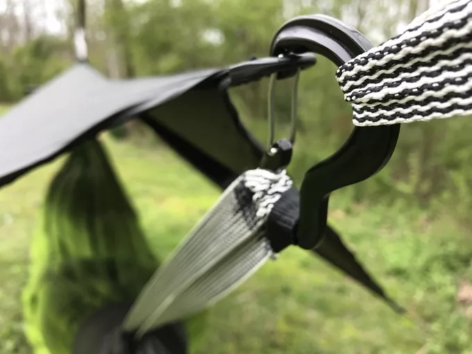 The Swayy hammock is suspended by aluminum alloy cinch buckles and carabiners along with polyester and Dyneema webbing