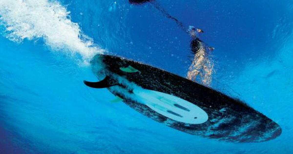 WaveJet - a motorized surfboard for big waves