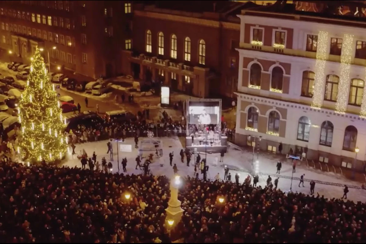 A monstrous 412-step Rube Goldberg machine took 15 minutes to turn on the Christmas lights in Riga, Latvia