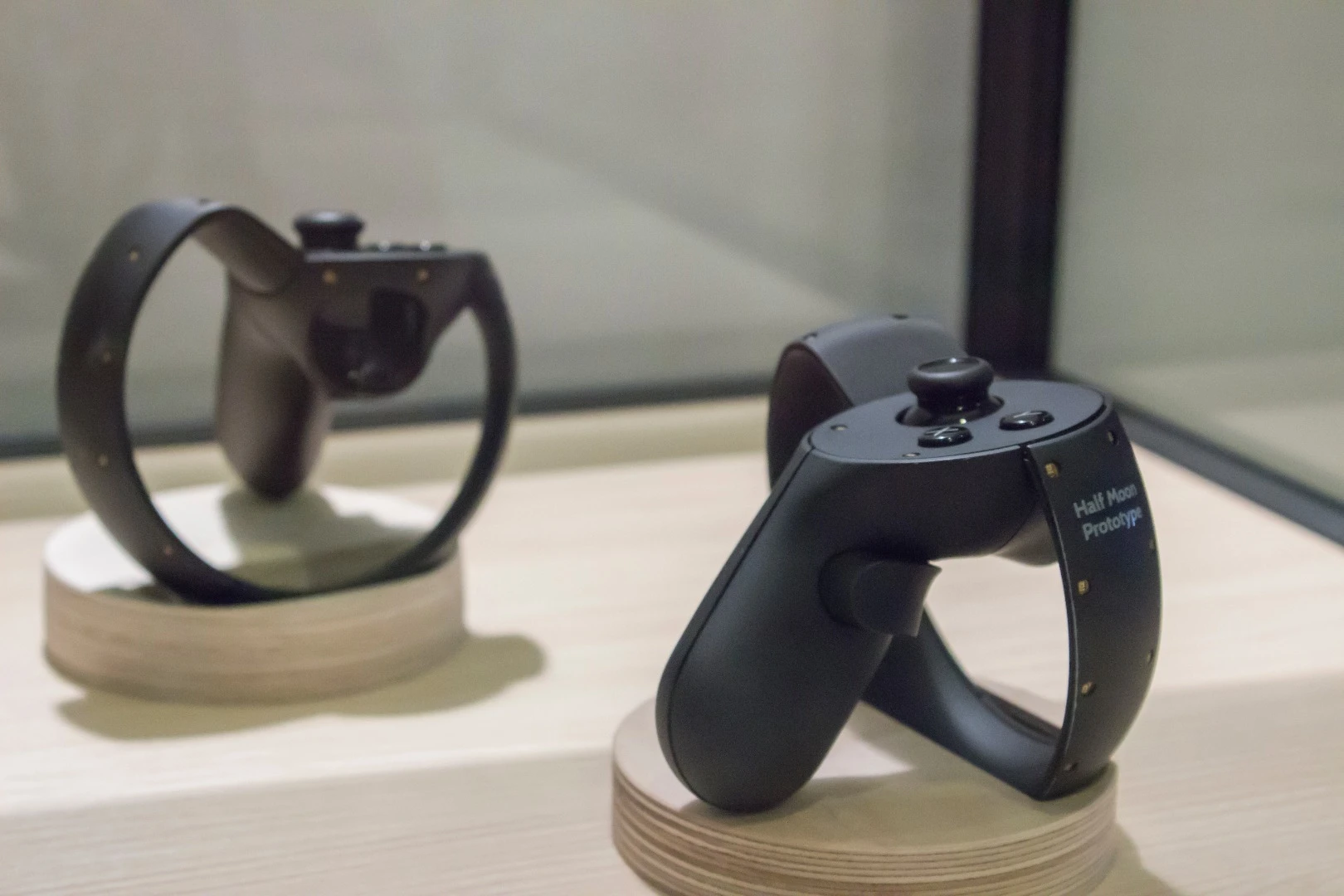Oculus Touch controls – Google's headset needs something similar