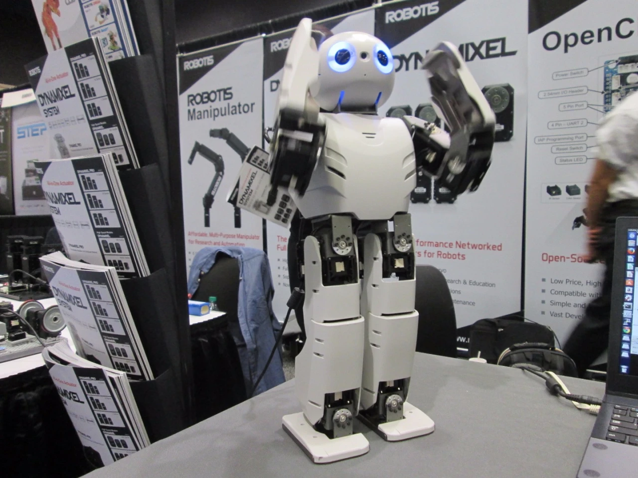 The Robotis open source football-playing robot