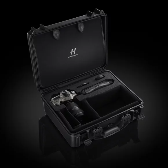 The case that the Hasselblad HV will come with is made from TTX01 resin and guarantees extra protection from dust, water, chemical agents and impacts