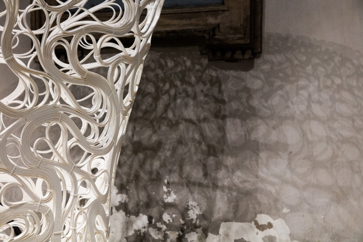 Constructing the Thallus involved a six-axis 3D printer extruding a 7 km-long strip of PLA in a continuous line that loops repeatedly into an impressively complex pattern