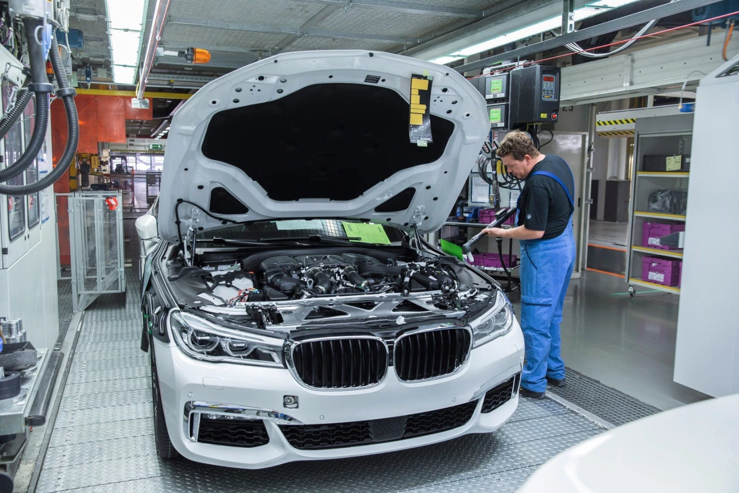 BMW rolls another 7 Series off the production line