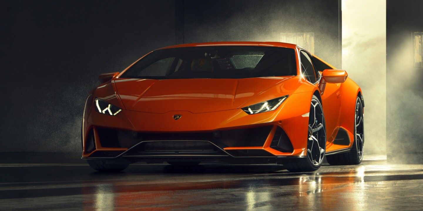 The Evo is powered by a 5.2-liter 10-cylinder engine that outputs a massive 640 horsepower (470 kW) and 443 pound-feet (600 Nm) of torque
