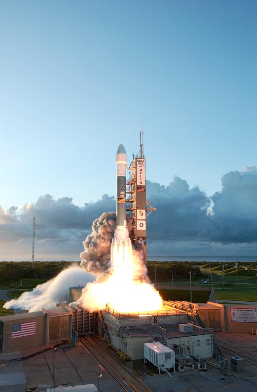 NASA's Dawn spacecraft blasting off atop a Delta II-Heavy rocket (Photo: NASA)