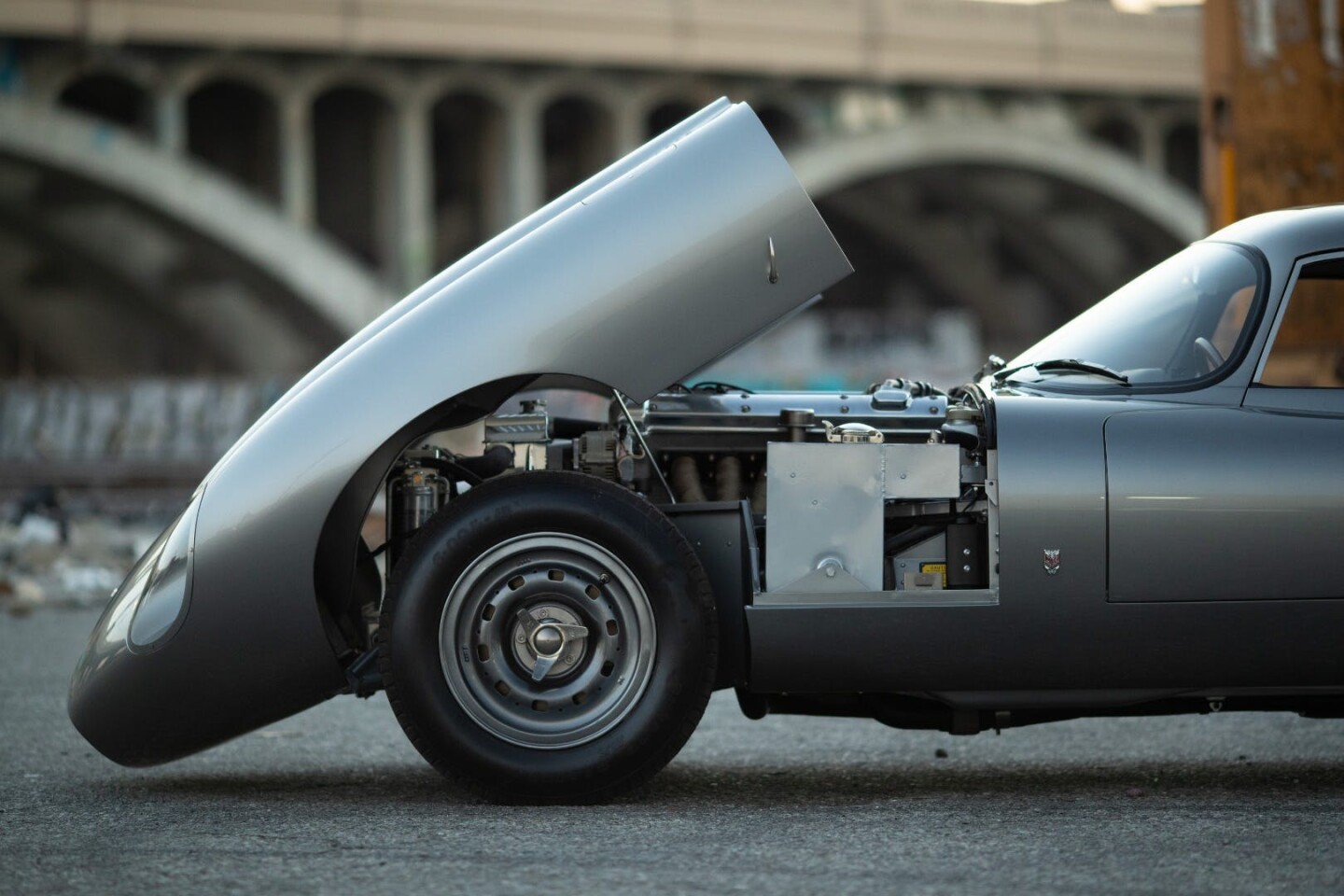The Diez model has the same 3.8-liter straight-six engine, tuned for 1963 competition