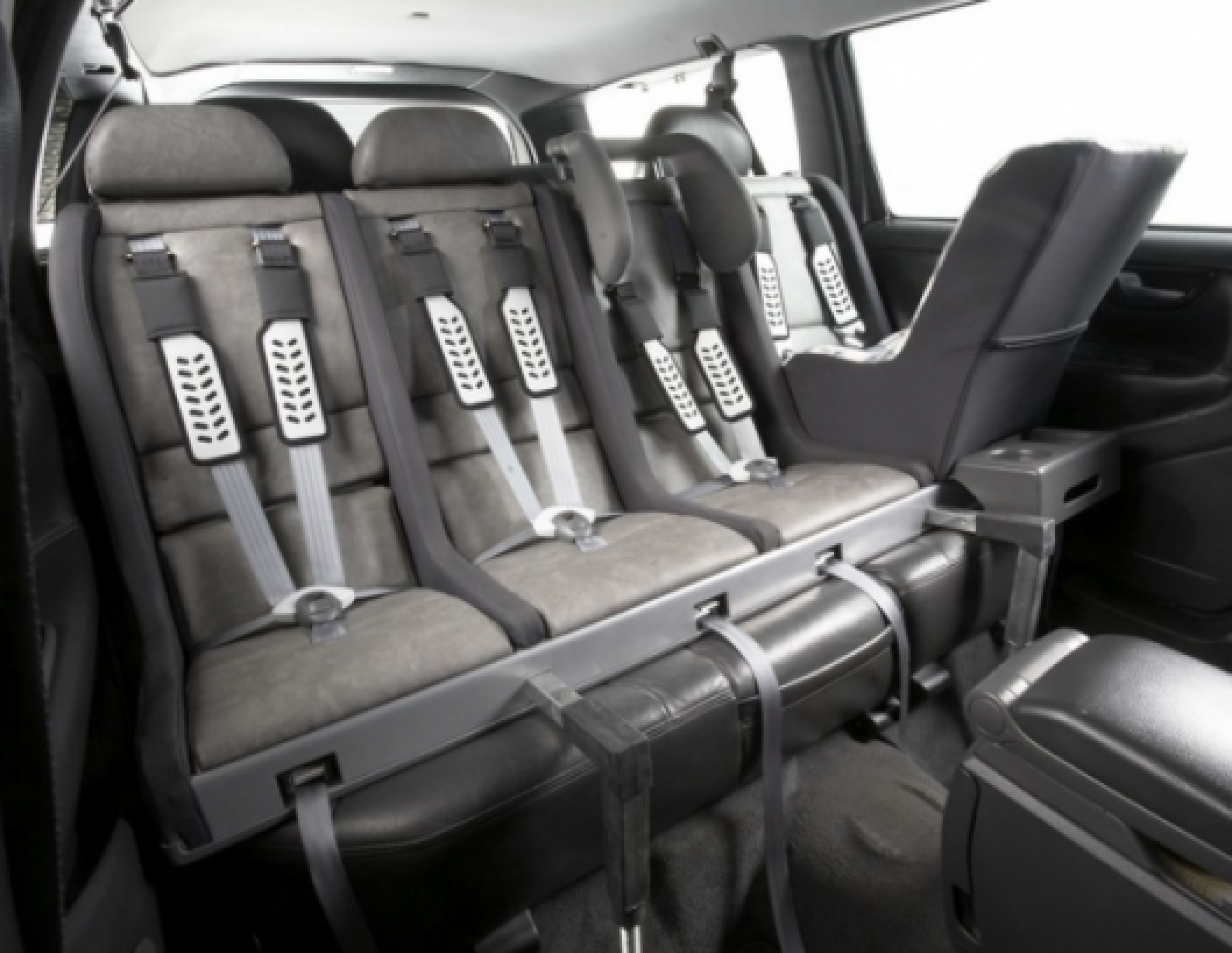 три кресла на заднем сиденье