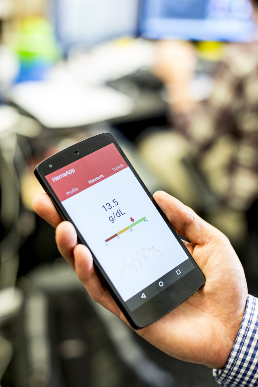 By assessing the color of the glow through special algorithms, HemaApp can then make an estimation of the patient's hemoglobin levels