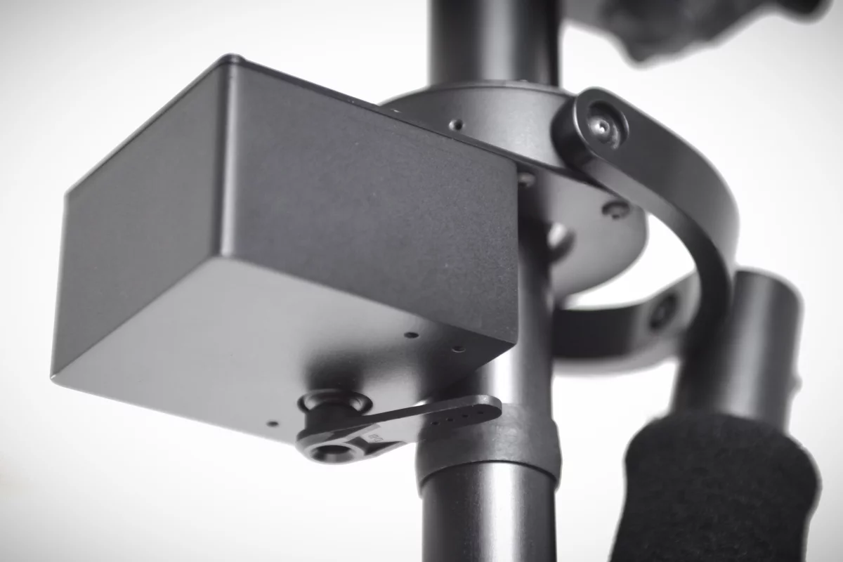 The Supraflux Stabilizer uses a electronic pan axis lock to make shooting direction changes easier