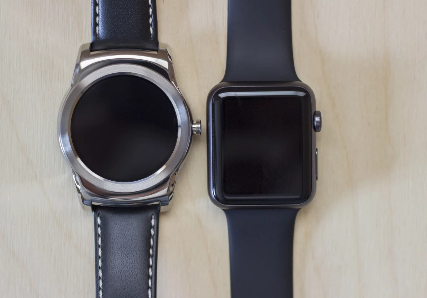 The LG Watch Urbane looks huge next to even the 42 mm Apple Watch (Photo: Will Shanklin/Gizmag.com)