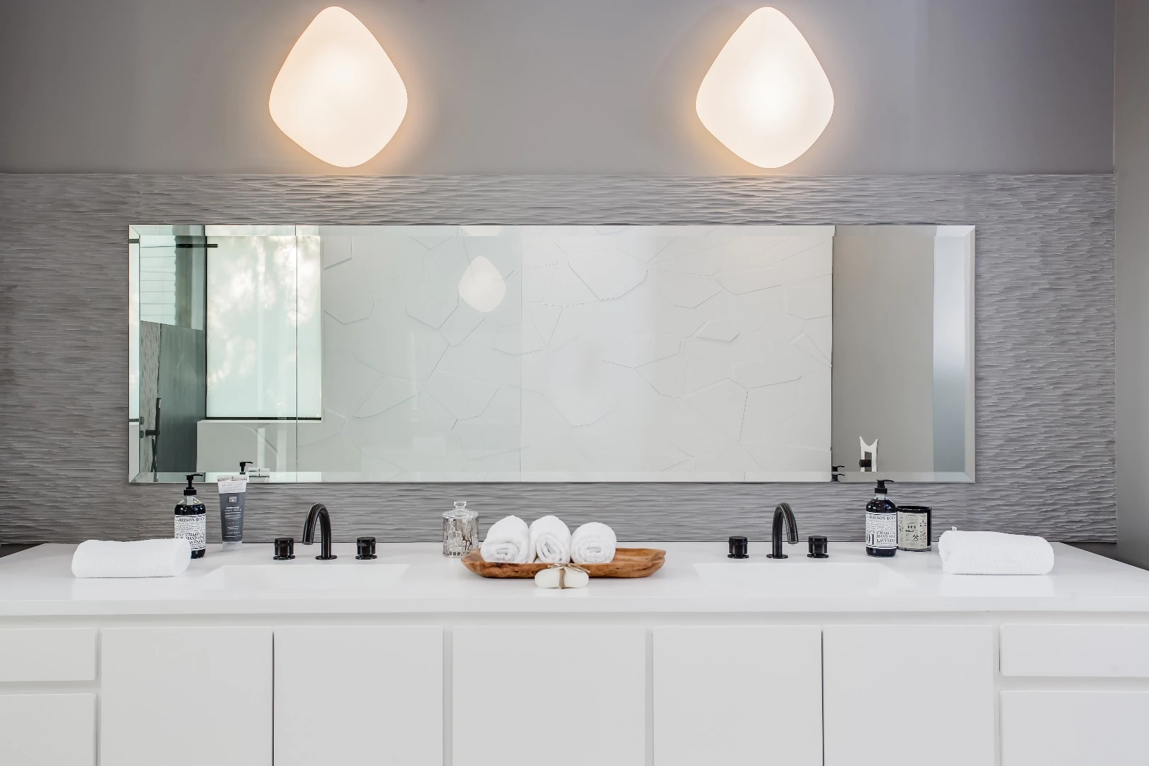 One of the Wave House's four bathrooms