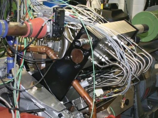 Ricardo's combination two and four stroke motor