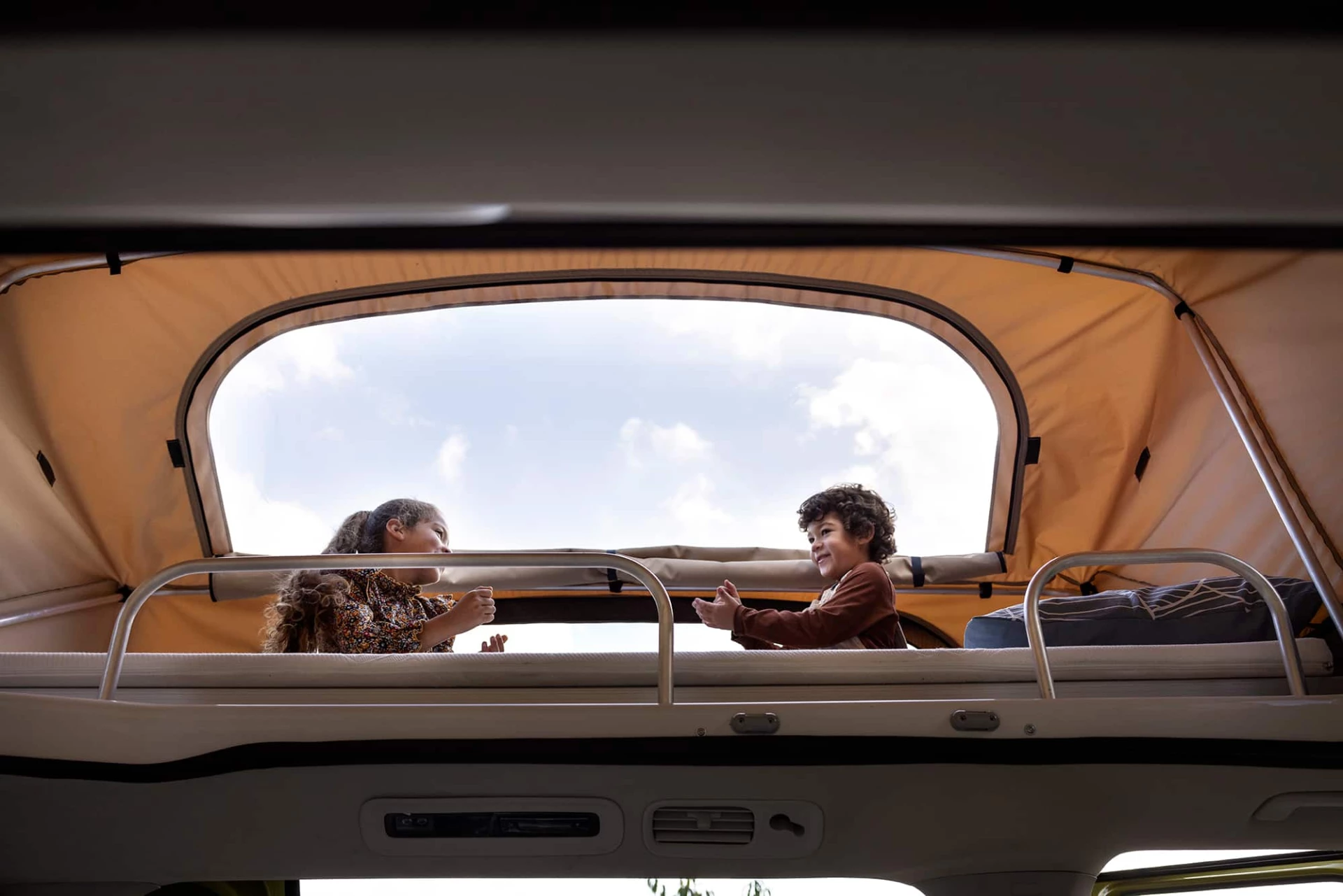 Tonke shows expandable VW ID. Buzz camper van roof in action