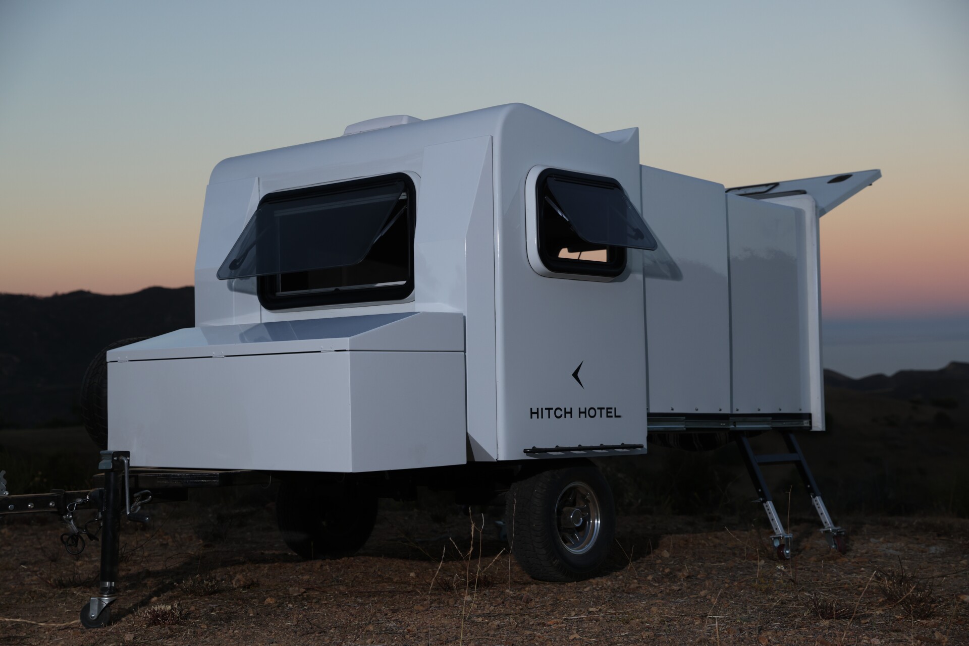 Hitch Hotel launches innovative expanding micro camping trailer