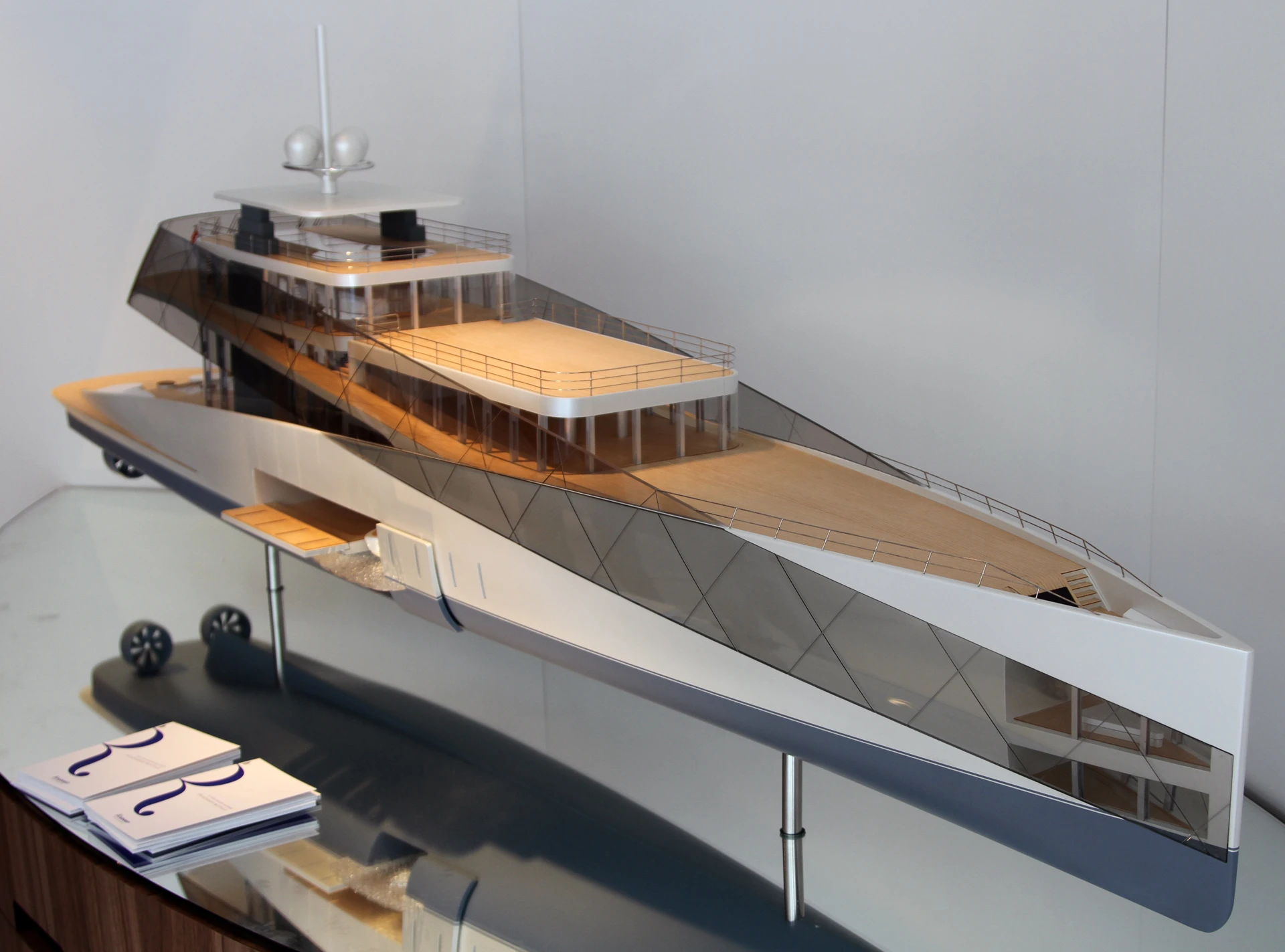 Scale model of Feadship Royale showing the foredeck (Photo: Gizmag)