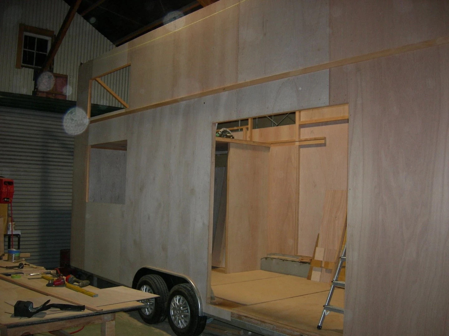 Panels measuring only 62 mm (2.45 in) thick meant he had extra floor space to work with when designing the home's interior