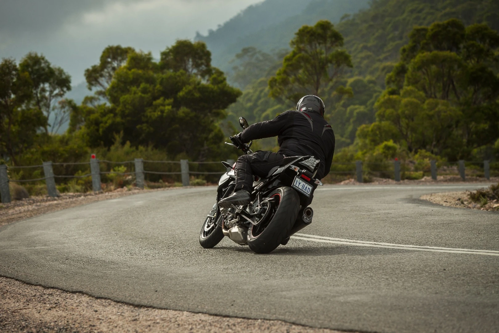 2017 BMW S1000R: sharp tail end