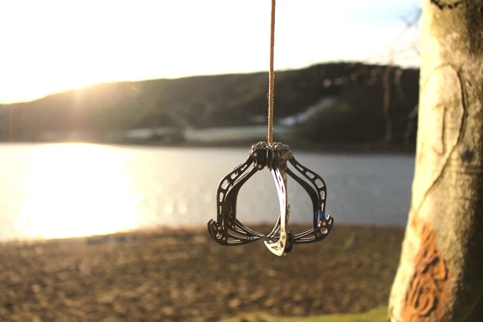 The Mantis hangs below the drone on an included Kevlar cord, and consists of five hinged metal "talons"