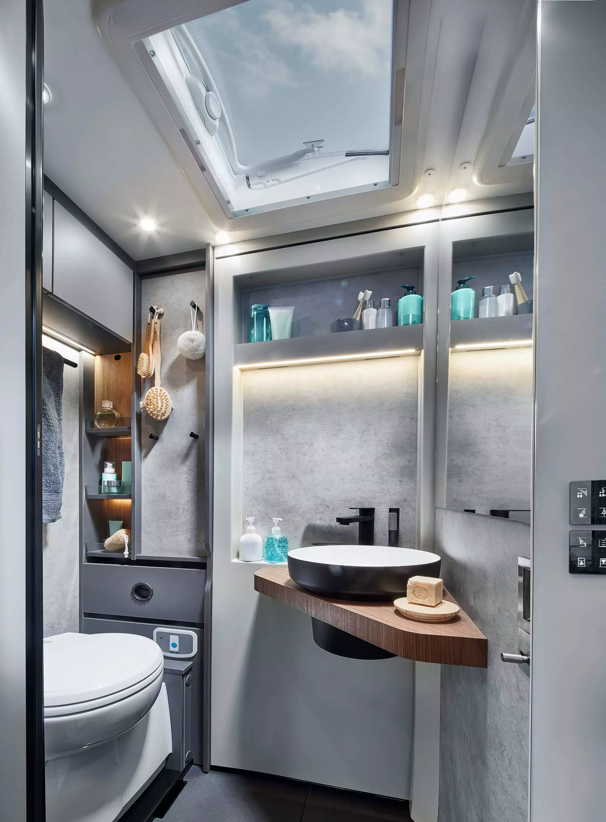With the wall pushed to the right, the iSmove bathroom becomes a toilet room with sink and plenty of storage