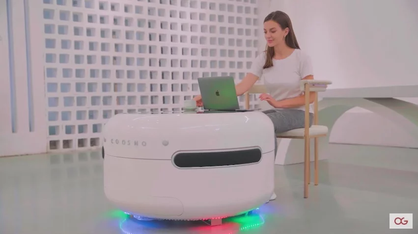 In its "inert" state, Coosno is capable of wirelessly charging two mobile devices, along with cable-charging them via two USB ports or two standard power outlets