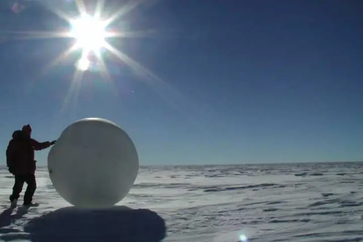 A tumbleweed rover being tested in Antarctica (Photo: NASA)