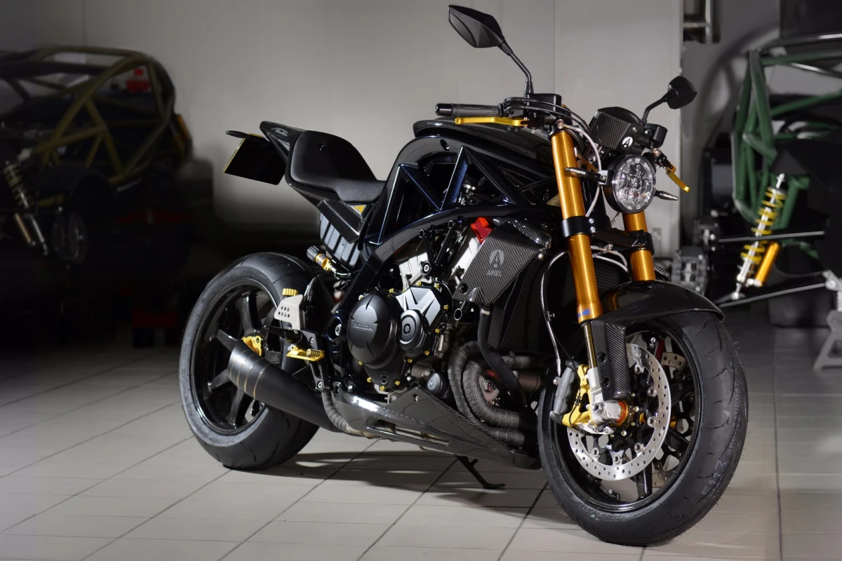 The Ariel Ace R is the rare posh version of an already exclusive motorcycle