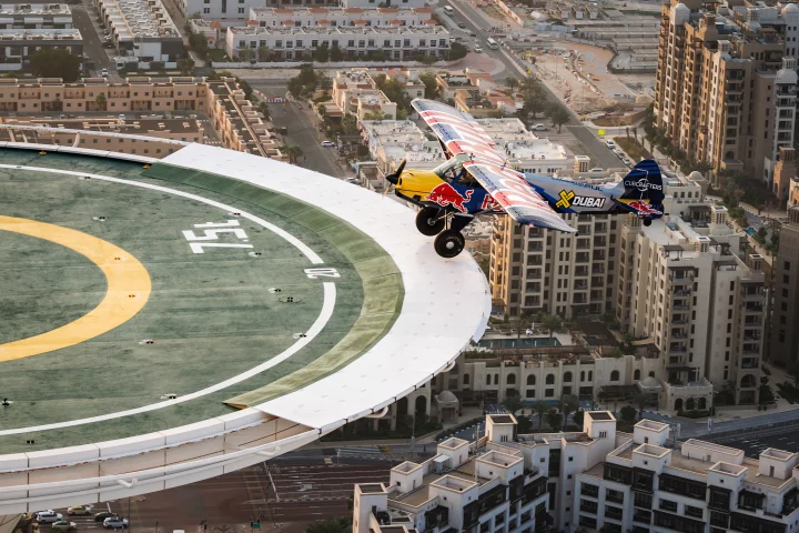 Third time lucky: Polish pilot Luke Czepiela successfully landed his heavily modified fixed-wing CubCrafters Carbon Cub airplane on a supertall skyscraper's helipad at a height of 212 m (695 ft) on the third attempt