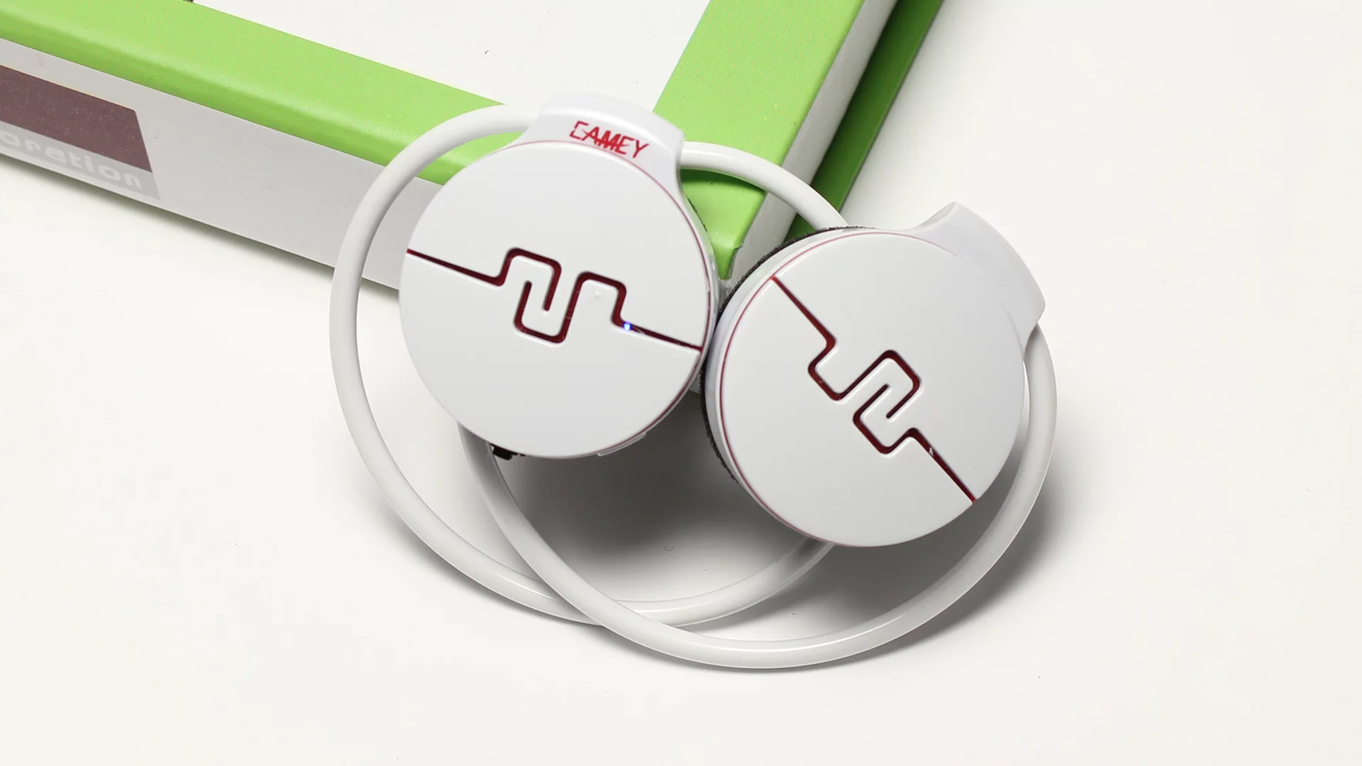 The accessory has been designed to link to a smartphone via Bluetooth (2.1 and 4.0)