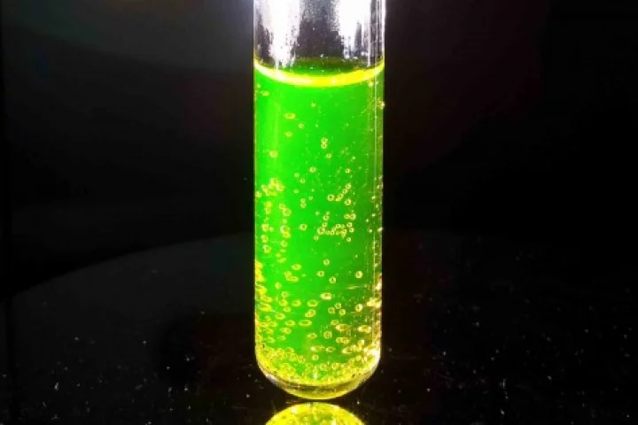 Researchers have found an inexpensive and efficient catalyst that can produce hydrogen for fuel cells at room temperature (Photo: Fezile Lakadamyali)