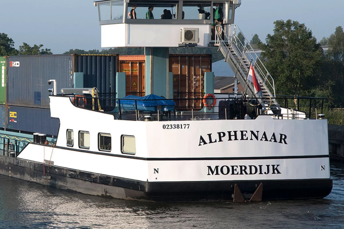 A ship by the name of Alphenaar was the first to be fitted out with ZES's energy system