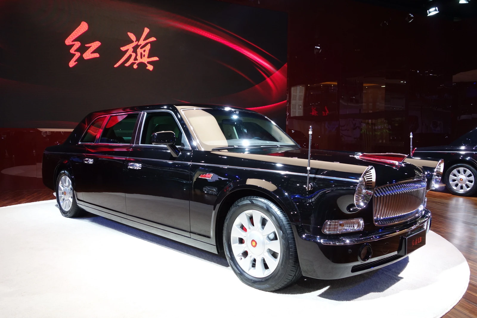 L9 at a lengthy 6.395 meters long (20.98 ft), 2.02 meters (6.63 ft) wide and 1.72 meters (5.64 ft) tall is large by any standard