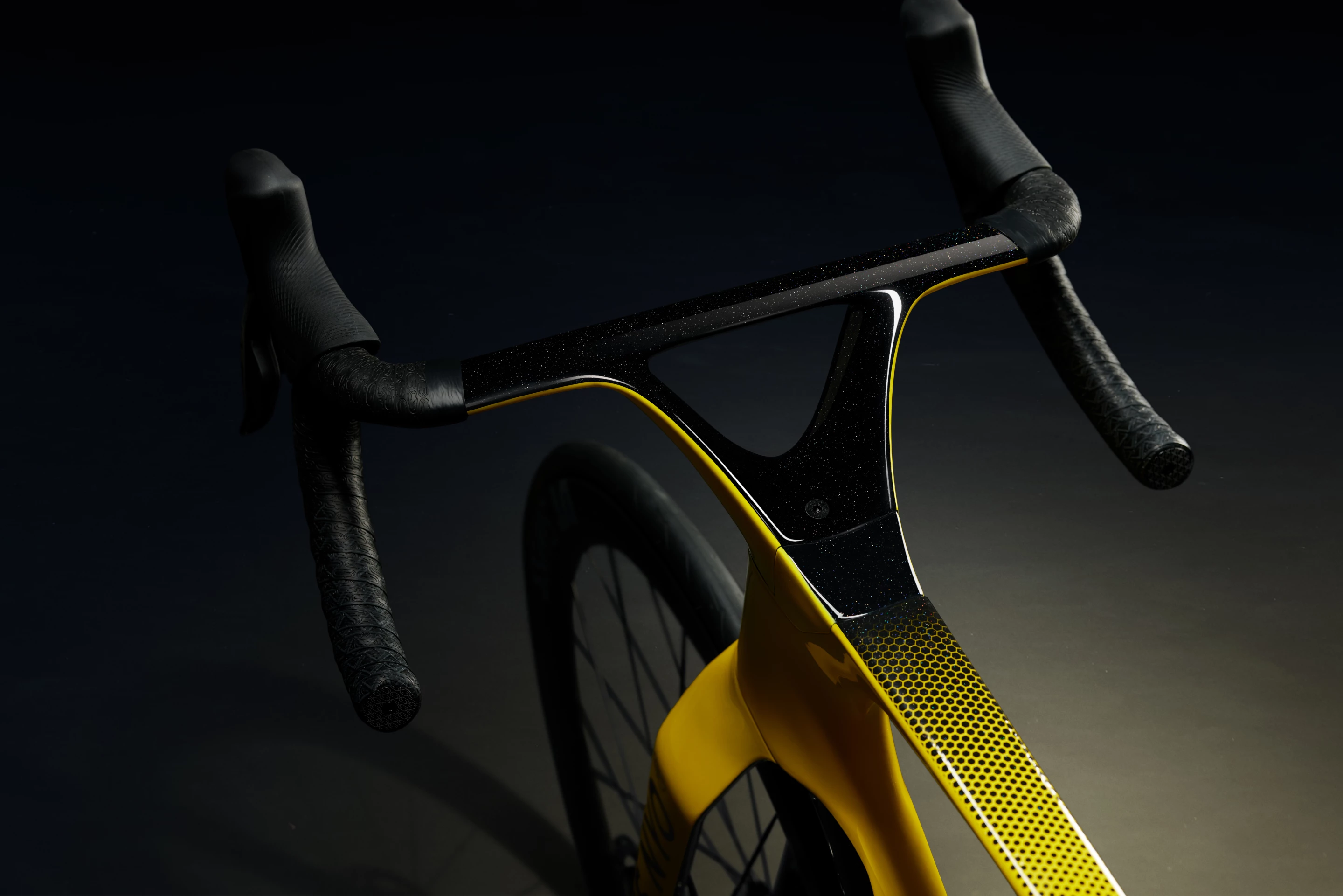The V-shaped handlebar design is one of the Type 136's signature aero features